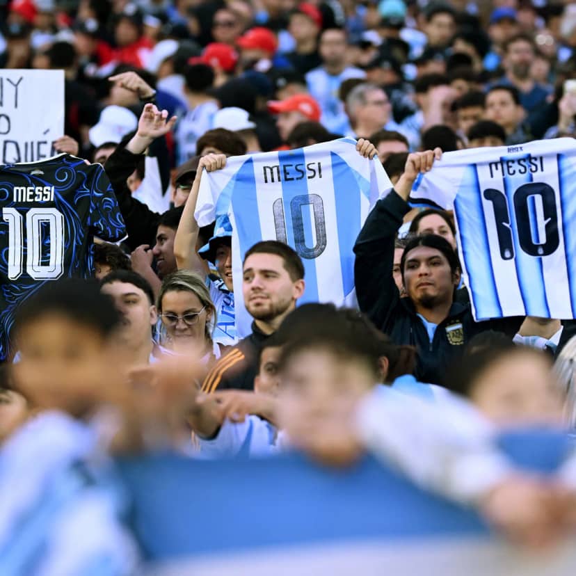 Messi'ye taraftarlardan veda