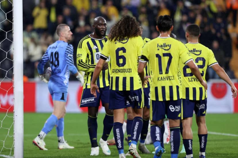 Trendyol Süper Lig'in 8. haftasında Corendon Alanyaspor'u konuk eden Fenerbahçe, rakibini 3-0 mağlup etti.