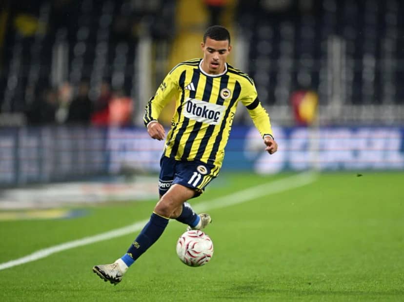 GREENWOOD PENALTIDA ETKİSİZ Fenerbahçe'nin yıldız oyuncusu Mason Greenwood, bu sezon penaltı atışlarında etkisiz bir performans gösterdi. Bu sezon penaltı noktasına 3. kez gelen Greenwood, bu penaltıların 2'sinden faydalanamadı.
