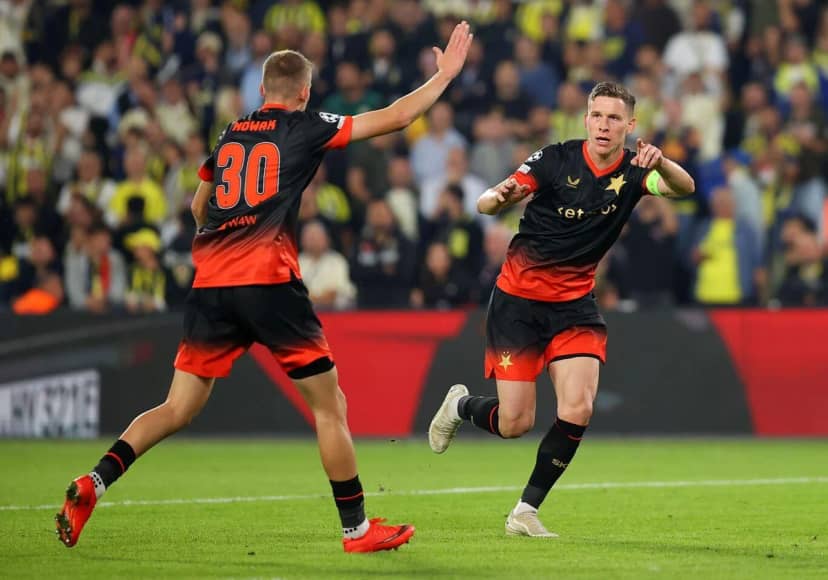 Çekya'da yayımlanan gazete ve internet siteleri, Slavia'nın müthiş bir geri dönüşe imza attığını yazdı. İşte Çek basınında Fenerbahçe-Slavia Prag maçının yankıları: