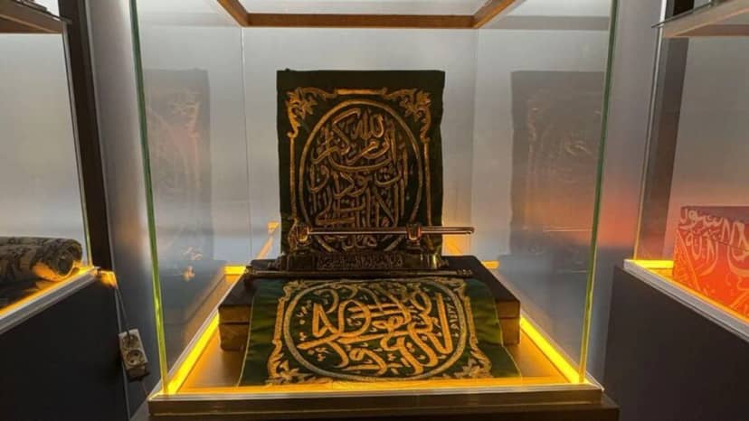 Eskişehir'de "Mukaddes Emanetler" sergisi açıldı — 8. fotoğraf