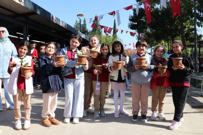 Tarım ve Orman İl Müdürü İbrahim Sağlam ise tohumun geçmişten geleceğe bir yatırım olduğunu ifade ederek tarımda takasın ve tohum genlerinin korunmasının önemli olduğunu dile getirdi.