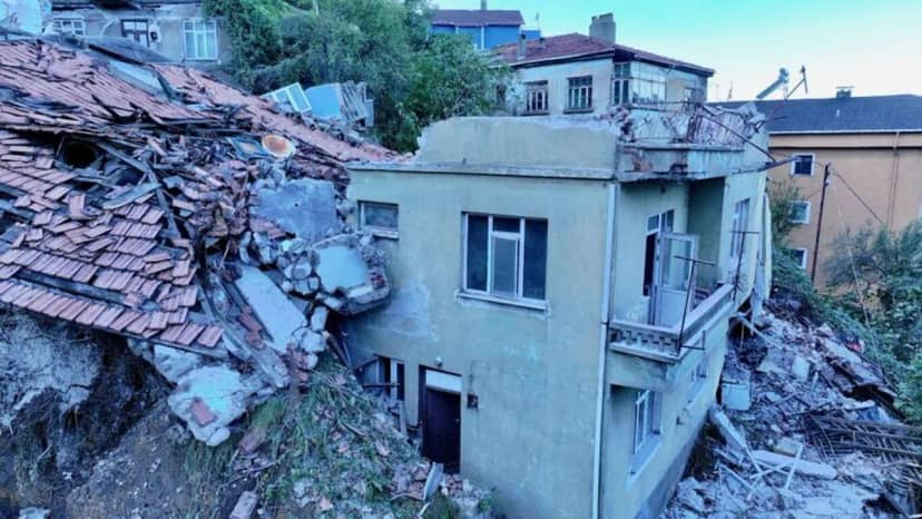 Zonguldak'ta çöken binanın çevresindeki 7 bina tedbiren boşaltıldı — 4. fotoğraf
