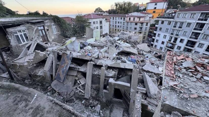 Zonguldak'ta çöken binanın çevresindeki 7 bina tedbiren boşaltıldı — 9. fotoğraf