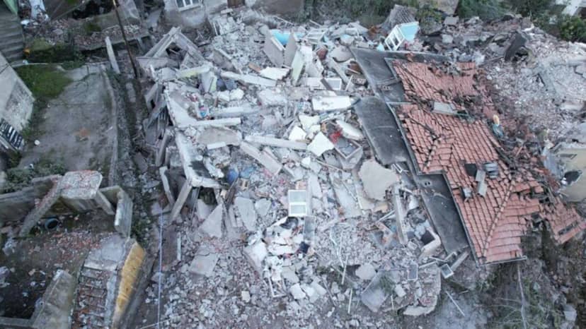Zonguldak'ta çöken binanın çevresindeki 7 bina tedbiren boşaltıldı — 6. fotoğraf