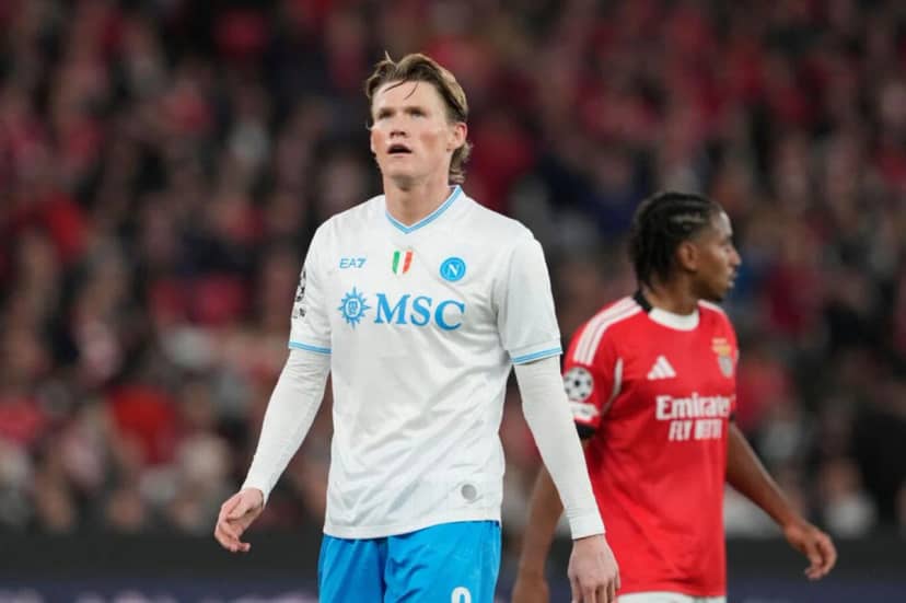 SCOTT McTOMINAY (NAPOLI)
