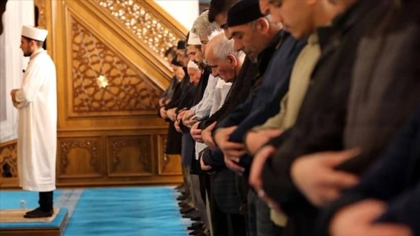 Cuma namazı nasıl kılınır ve kaç rekattır? Diyanet ile Cuma namazı kılınışı — 1. fotoğraf