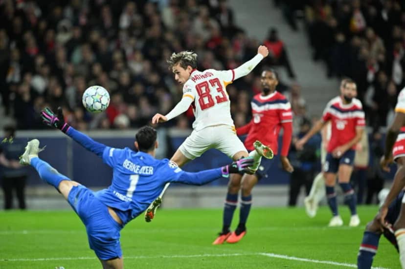 Sahadaki yüksek pas isabeti ve oyunu yönlendirme yeteneğiyle öne çıkan yetenekli isim, Galatasaray’da 3 şampiyonluk yaşayıp geçen sezon bıraktığı boşluk doldurulamayan Dries Mertens’i aratmıyor.