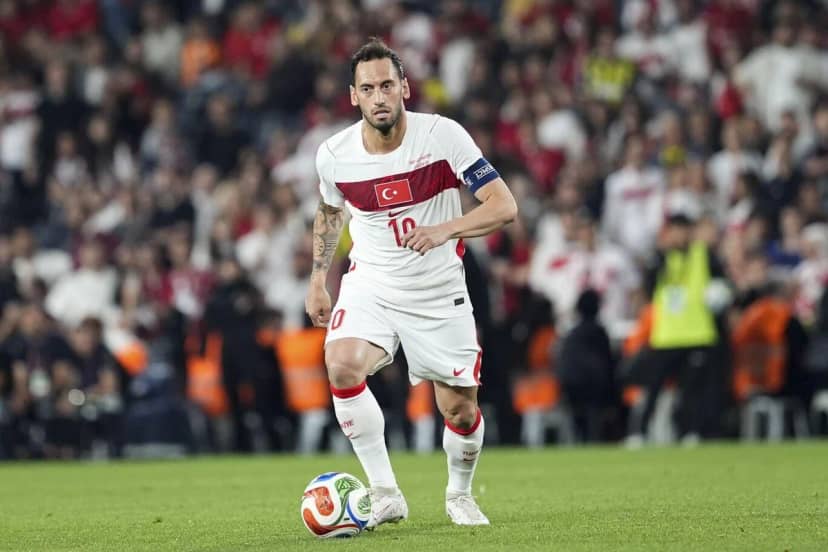 La Gazzetta dello Sport'ta yer alan habere göre; Inter, sözleşmesi sezon sonunda bitecek Hakan Çalhanoğlu ile ocak ayına kadar yeniden anlaşmayı planlıyor.