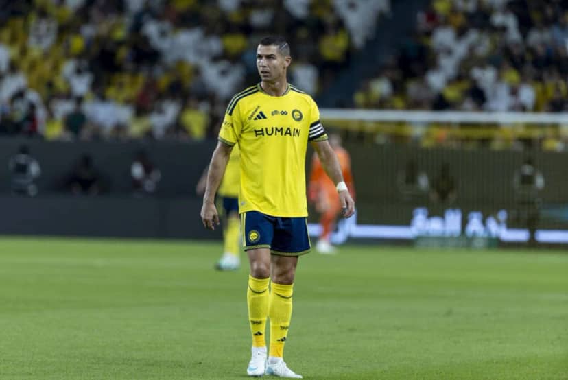 Forbes'un yayımladığı araştırmaya göre, Al-Nassr forması giyen Cristiano Ronaldo'nun 2026/27 sezonundaki tahmini geliri 300 milyon dolar (276 milyon euro) olarak hesaplandı.
