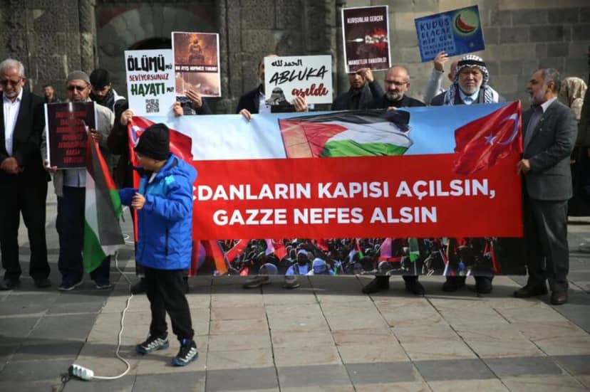 Erzurum'da sağlık çalışanları 154 haftadır Gazze için yürüyor — 7. fotoğraf