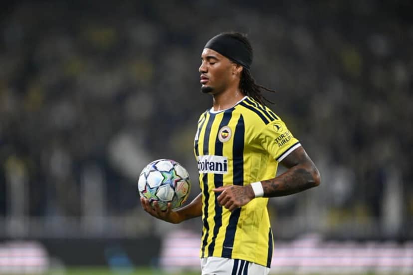 Archie Brown ve Kerem Aktürkoğlu ise 18'er milyon Euro'luk piyasa değerleriyle sarı-lacivertli takımın öne çıkan diğer isimleri. İşte dev derbinin en değerli 10 ismi: