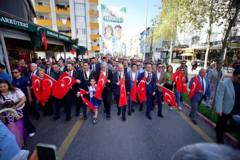 Vali Serdengeçti, burada yaptığı konuşmada, yer fıstığının üretiminden pazarlanmasına kadar Osmaniye için çok önemli bir değer olduğunu söyledi.