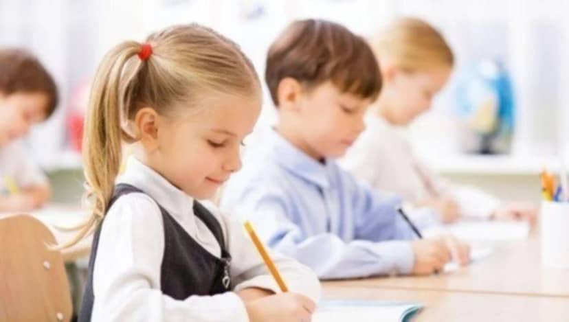 İKİNCİ DÖNEM NE ZAMAN? İkinci dönemin ara tatili 8 Mart 2027 Pazartesi günü başlayacak ve 12 Mart 2027 Cuma günü sona erecek. YAZ TATİLİ NE ZAMAN? 2026-2027 eğitim ve öğretim yılı, 25 Haziran 2027 Cuma günü tamamlanacak.