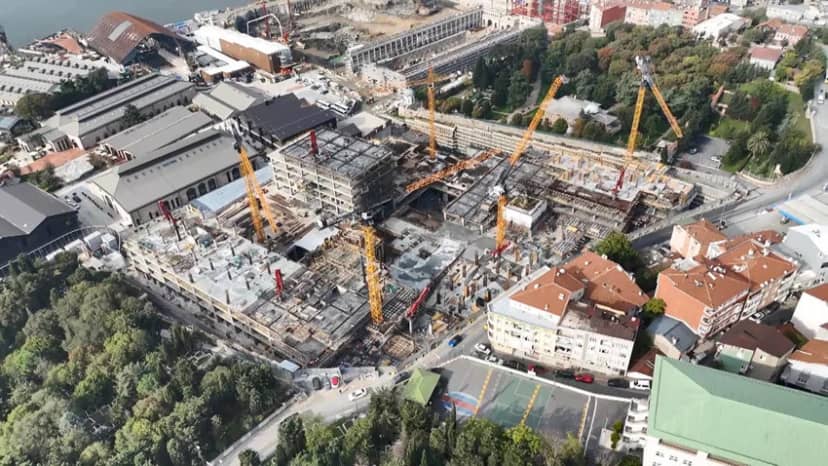Yer: İstanbul... Haliç kıyısındaki inşaatın ortasında sıra dışı görüntü — 6. fotoğraf
