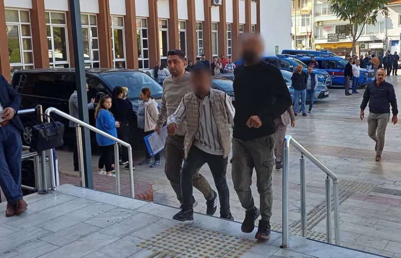 Yasak aşk olaylı bitti! Sevgilisinin evinde eşine yakalanınca... — 3. fotoğraf