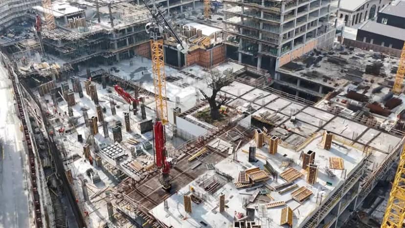 Yer: İstanbul... Haliç kıyısındaki inşaatın ortasında sıra dışı görüntü — 4. fotoğraf