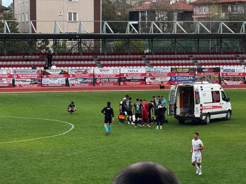 Yeşil sahada korku dolu anlar: 90'ncı dakikada kalp krizi geçirdi! — 4. fotoğraf