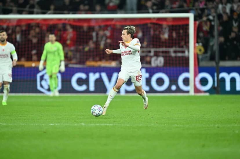 Haberde, 55 milyon euroluk serbest kalma maddesine karşın Liverpool ve Arsenal'ın bu takipten vazgeçmeyecekleri ve Batrakov'u gelecek karşılaşmalarda da izleyecekleri belirtildi.