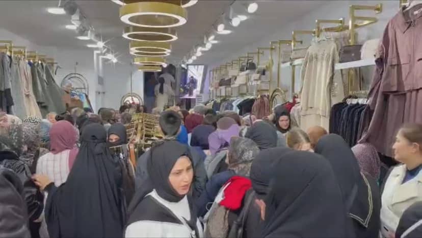 İstanbul'da indirim kampanyası izdihama dönüştü — 2. fotoğraf