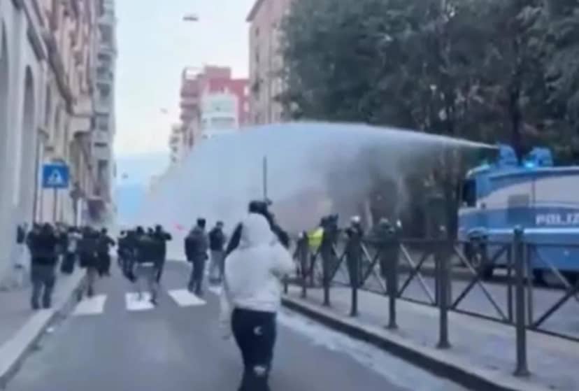 Avrupa alev alev: Fransa, İtalya, İspanya ve Arnavutluk'ta sokaklar mahşer yerine döndü! — 11. fotoğraf