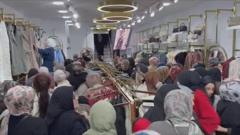İstanbul'da indirim kampanyası izdihama dönüştü — 3. fotoğraf