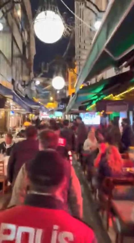 Beyoğlu'nda gece yarısı dev operasyon: Polis didik didik aradı — 4. fotoğraf