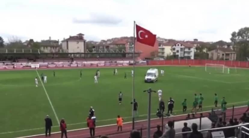 Yeşil sahada korku dolu anlar: 90'ncı dakikada kalp krizi geçirdi! — 5. fotoğraf