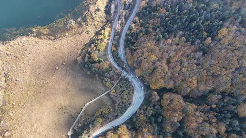 Güneşli havayı fırsat bilen kendini doğaya attı! Sonbahar manzarası büyüledi — 3. fotoğraf