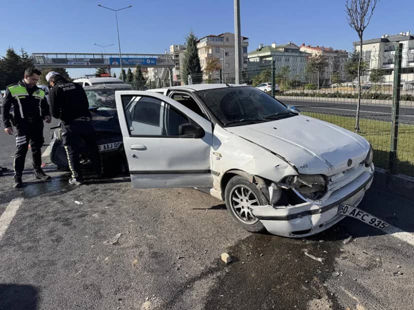 KPSS yolunda zincirleme kaza: 5 araç birbirine girdi — 4. fotoğraf