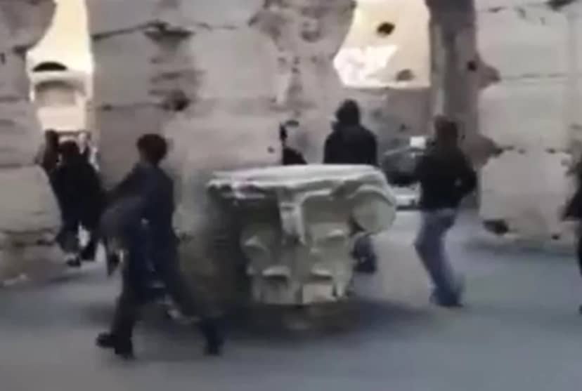 Avrupa alev alev: Fransa, İtalya, İspanya ve Arnavutluk'ta sokaklar mahşer yerine döndü! — 13. fotoğraf