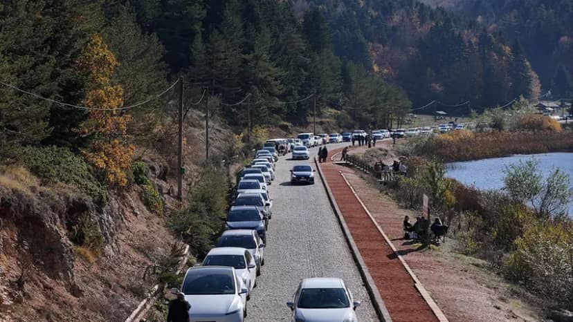 Güneşli havayı fırsat bilen kendini doğaya attı! Sonbahar manzarası büyüledi — 11. fotoğraf