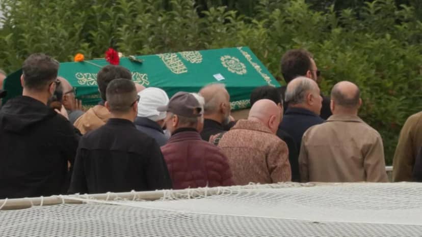 Ünlü sanatçı Nev son yolculuğuna uğurlandı! Gözyaşları sel oldu — 9. fotoğraf