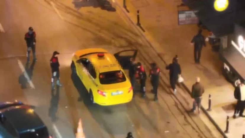 Beyoğlu'nda gece yarısı dev operasyon: Polis didik didik aradı — 6. fotoğraf