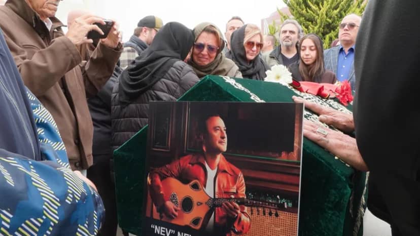 Ağabeyi Zeyyat Doğansoy'un da "Benim kardeşim hepinizin kardeşiydi" diyerek taziyeleri kabul ettiği törenin ardından Nevzat Doğansoy'un naaşı Karacaahmet Mezarlığı'nda dualarla son yolculuğuna uğurlandı.