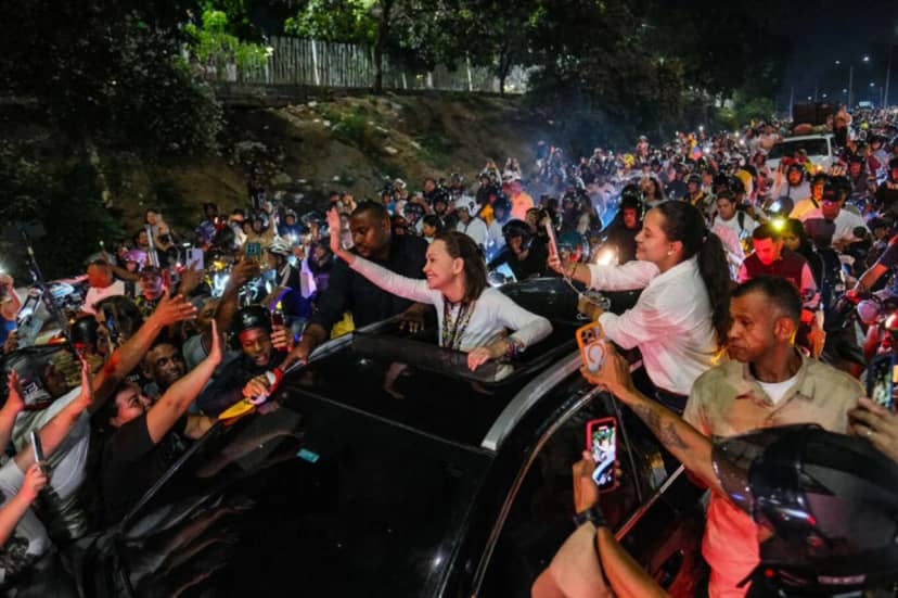 Machado'nun dönüşünün ABD, Panama ve Kolombiya hükümetleriyle koordinasyon içinde gerçekleştirildiği belirtildi.