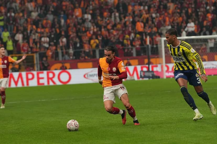 Tutto Mercato (İtalya): Derbinin mutlak yıldızının Osimhen olduğunu vurgulayan İtalyan basını, haberi "İstanbul’un kralı Osimhen: Derbide iki gol attı, Galatasaray Fenerbahçe’yi 2-1 mağlup etti" başlığıyla duyurdu.