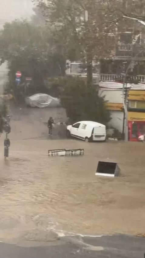 İstanbul yine sağanak yağışa teslim: Cadde ve sokaklar göle döndü — 5. fotoğraf