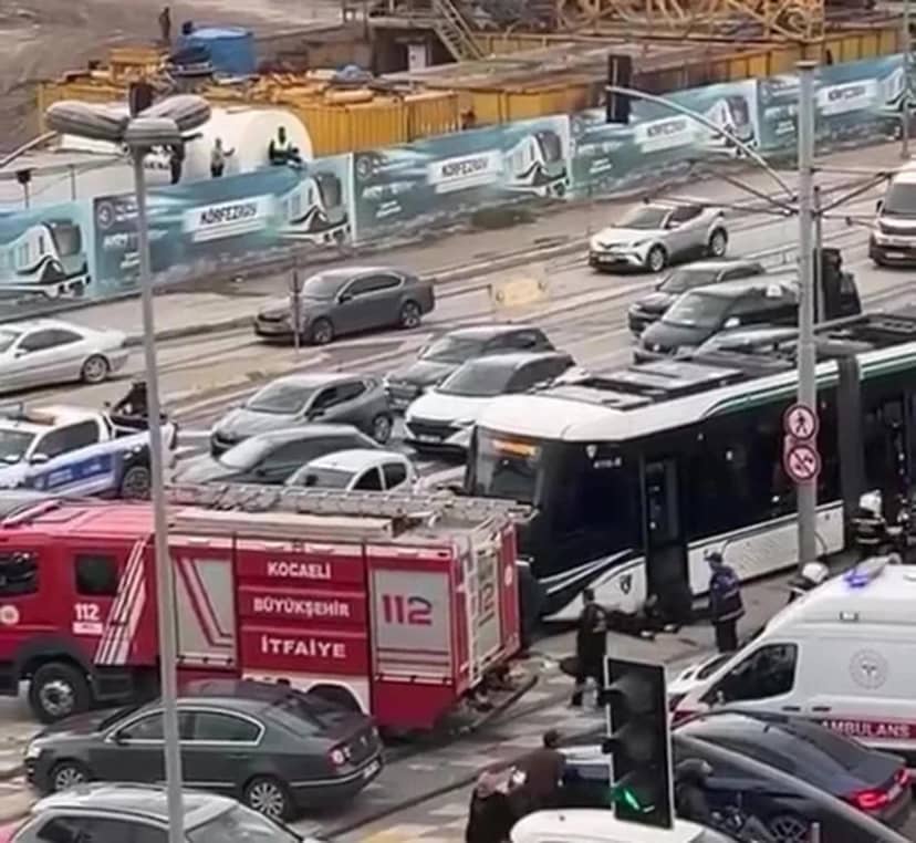 Kocaeli'de tramvay yayalara çarptı: 1 ölü, 1 yaralı — 4. fotoğraf