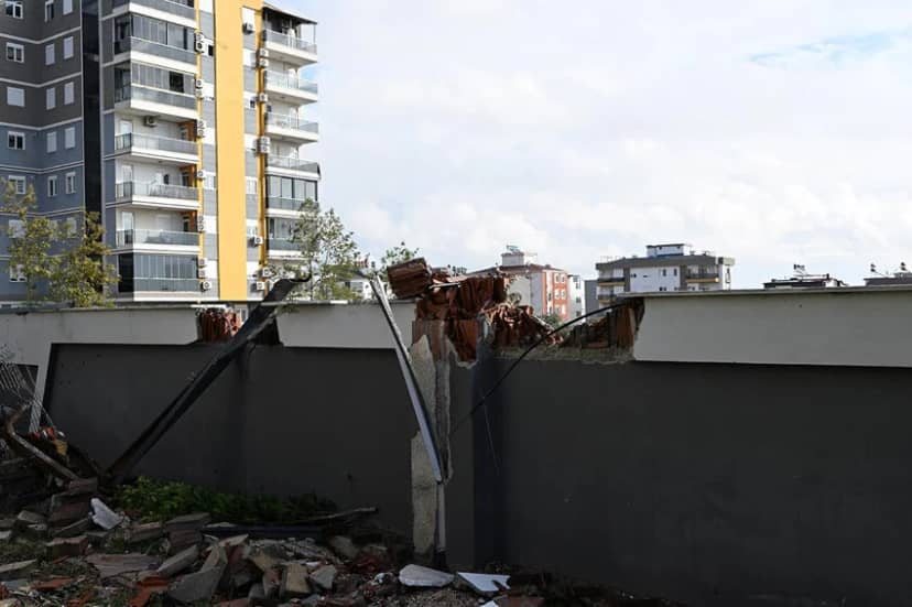 Ölüm işçileri derbi izlerken yakalamış! Hortum felaketinin boyutu gündüz ortaya çıktı — 2. fotoğraf