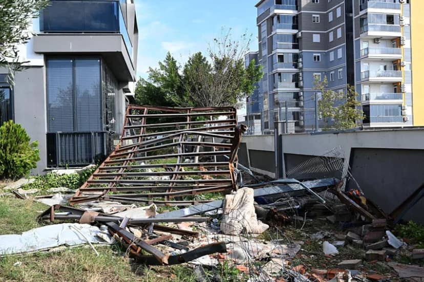 Ölüm işçileri derbi izlerken yakalamış! Hortum felaketinin boyutu gündüz ortaya çıktı — 3. fotoğraf