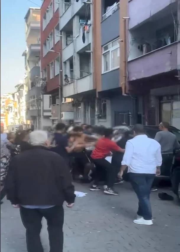 Sevgilisinin evli olduğunu öğrenen kadın tornavidayla dehşet saçtı! — 2. fotoğraf