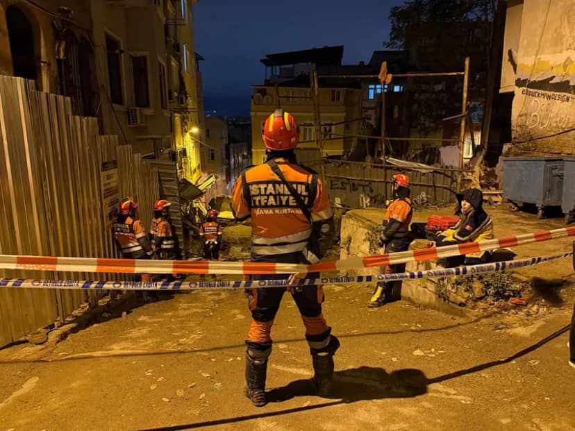 İstanbul'da gece yarısı korku dolu anlar: 5 katlı bina çöktü! — 10. fotoğraf