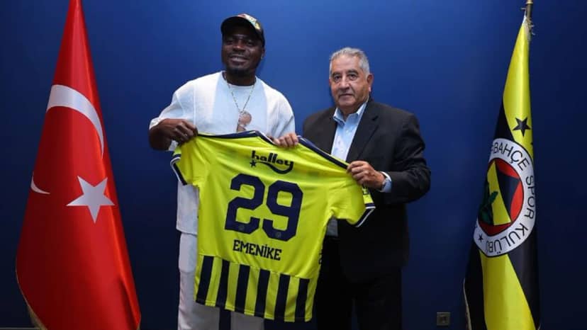 Emmanuel Emenike'den Fenerbahçe'ye ziyaret