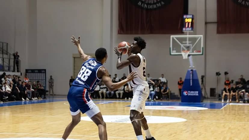 Anadolu Efes Bandırma deplasmanında galip!