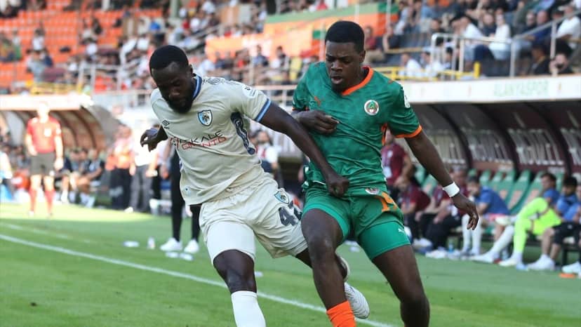 Alanyaspor - Erzurumspor FK maçında gol sesi çıkmadı