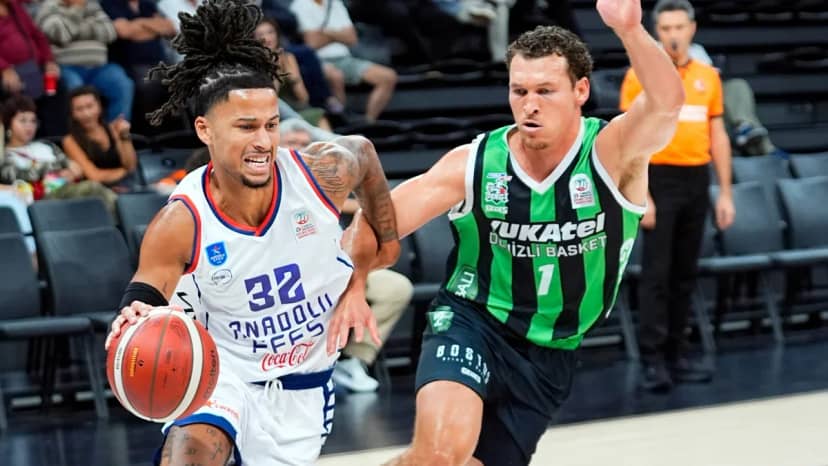 Anadolu Efes evinde kazandıa