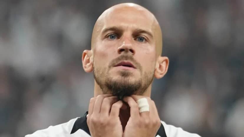 Beşiktaş'ta Vaclav Cerny, maça devam edemedi
