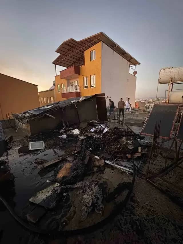Evin çatısında çıkan yangın korkuttu 1