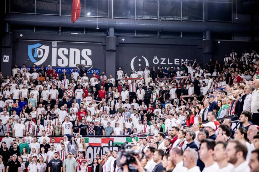 KARSIYAKA-POTADA-TARAFTARINA-KAVUSTU_468450_media4